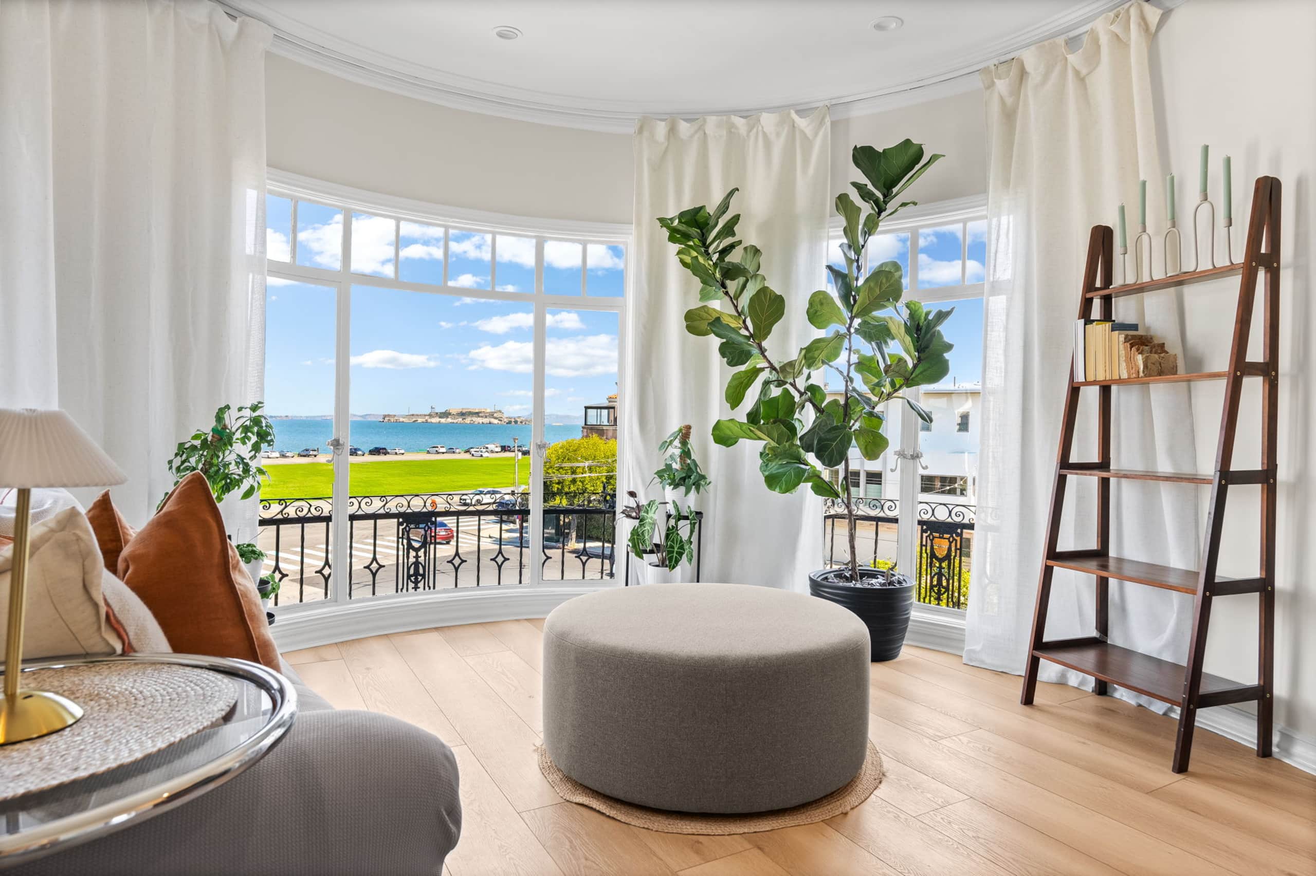 Condo in San Francisco · ★4.76 · 2 bedrooms · 3 beds · 2 baths - Image 3