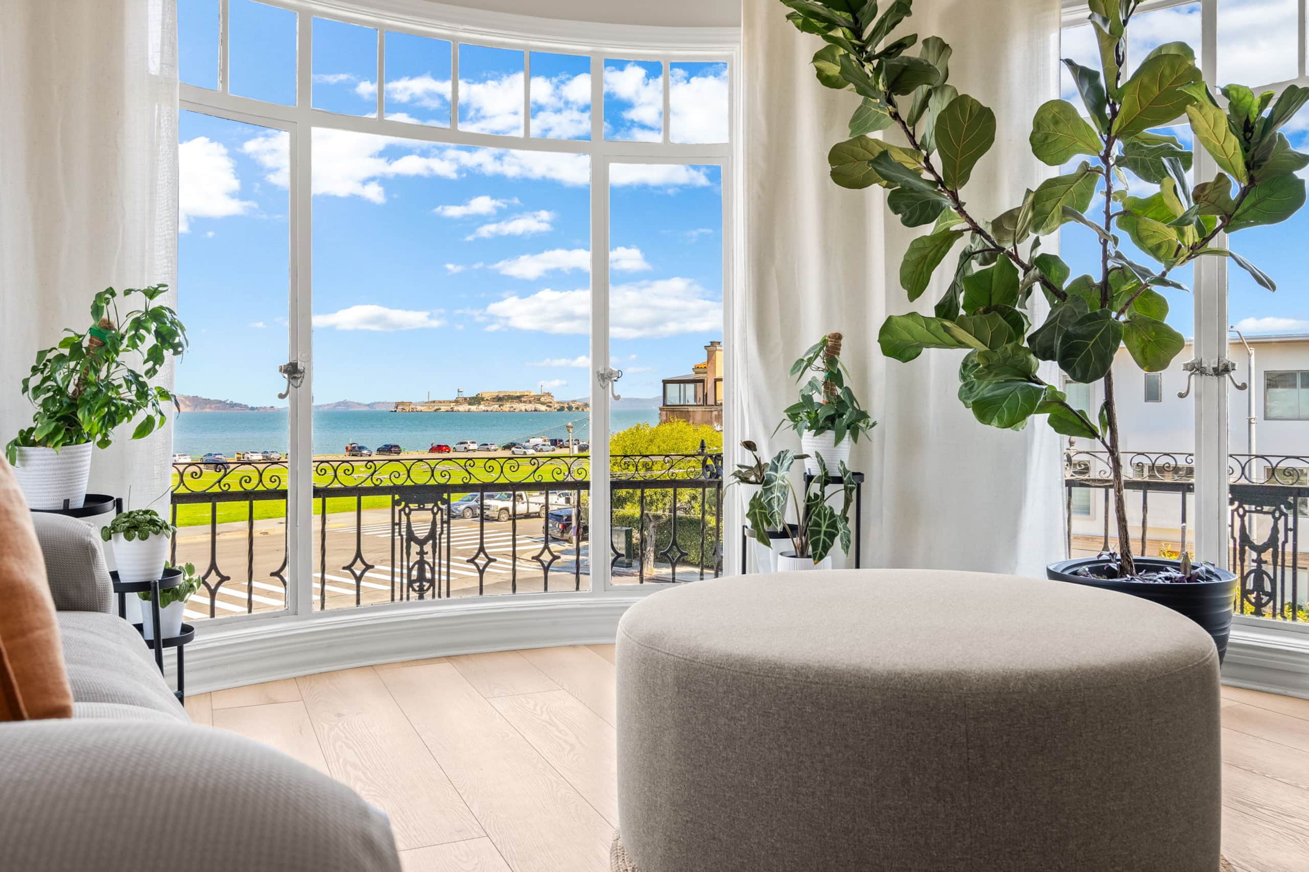 Condo in San Francisco · ★4.76 · 2 bedrooms · 3 beds · 2 baths - Image 2