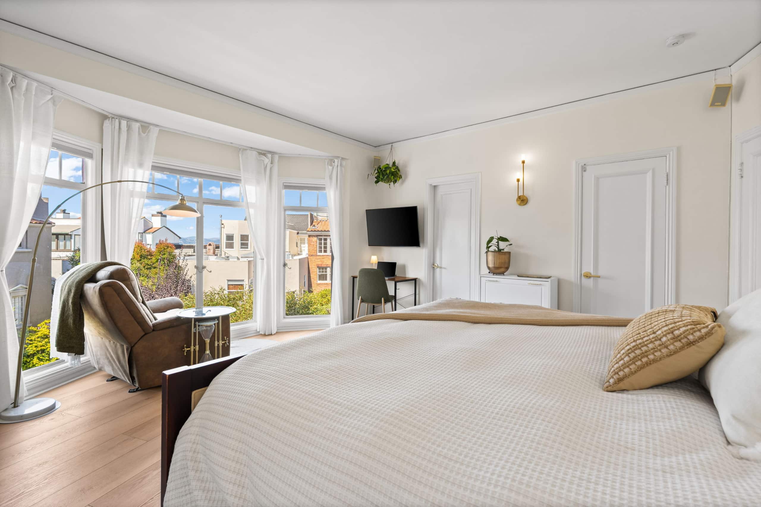 Condo in San Francisco · ★4.76 · 2 bedrooms · 3 beds · 2 baths - Image 12
