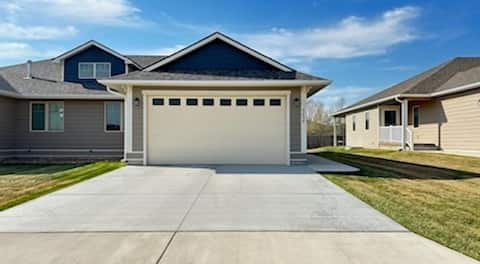 4 Bed/2.5 Bath Dodge City