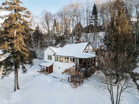 Luxury Lakefront Retreat • Spa • Beach • Near Ski