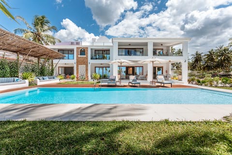 Villa Serene | Breakfast, Butler & Maid included