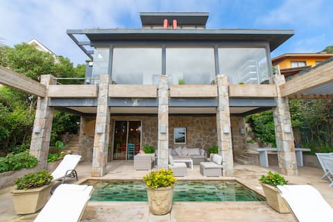 Spectacular house with great ocean views