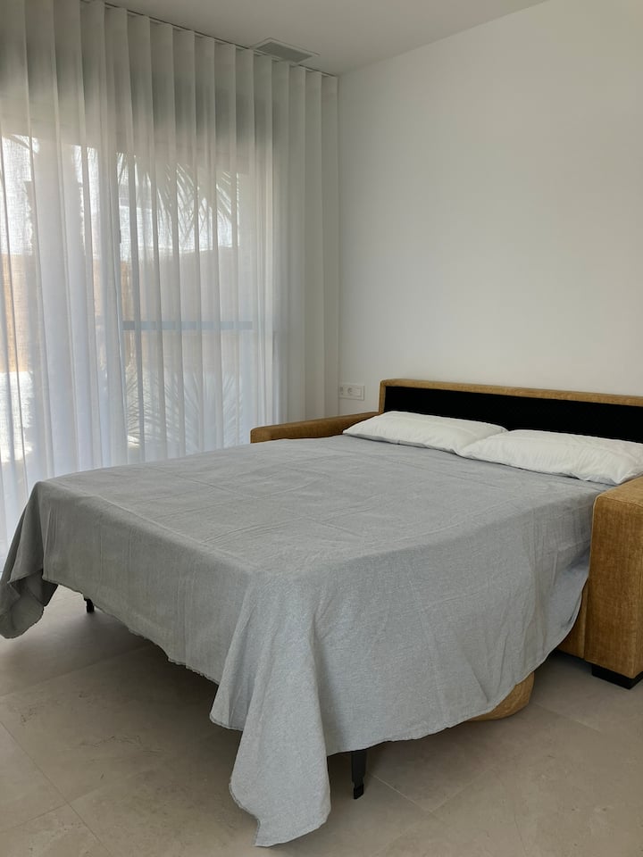 זוהי ספה נפתחת (מזרן 140x190 ס"מ) שניתן להפוך לספה או למיטה, בתנועה אחת.