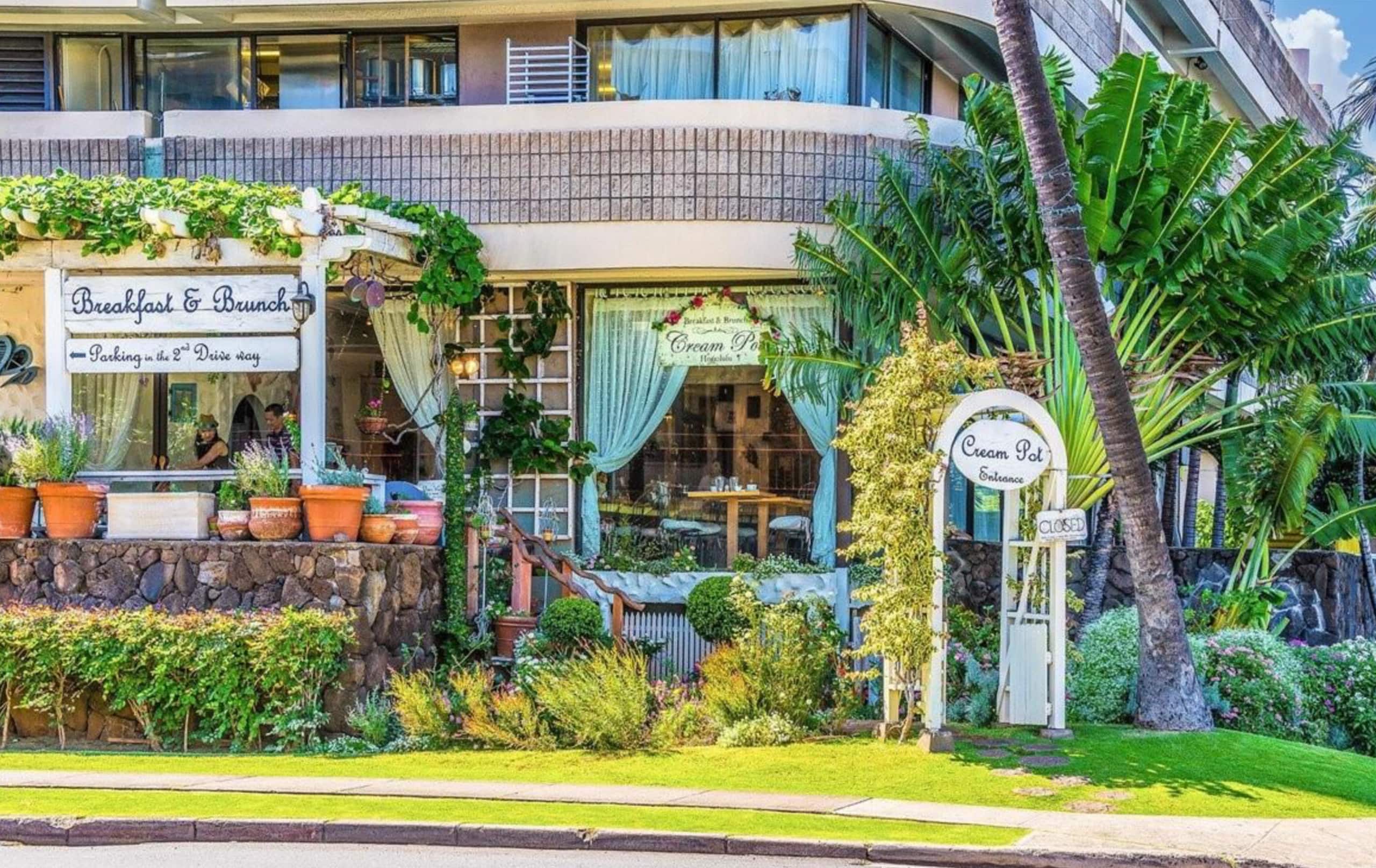 Home in Honolulu · ★4.89 · Studio · 1 bed · 1 private bath - Image 8