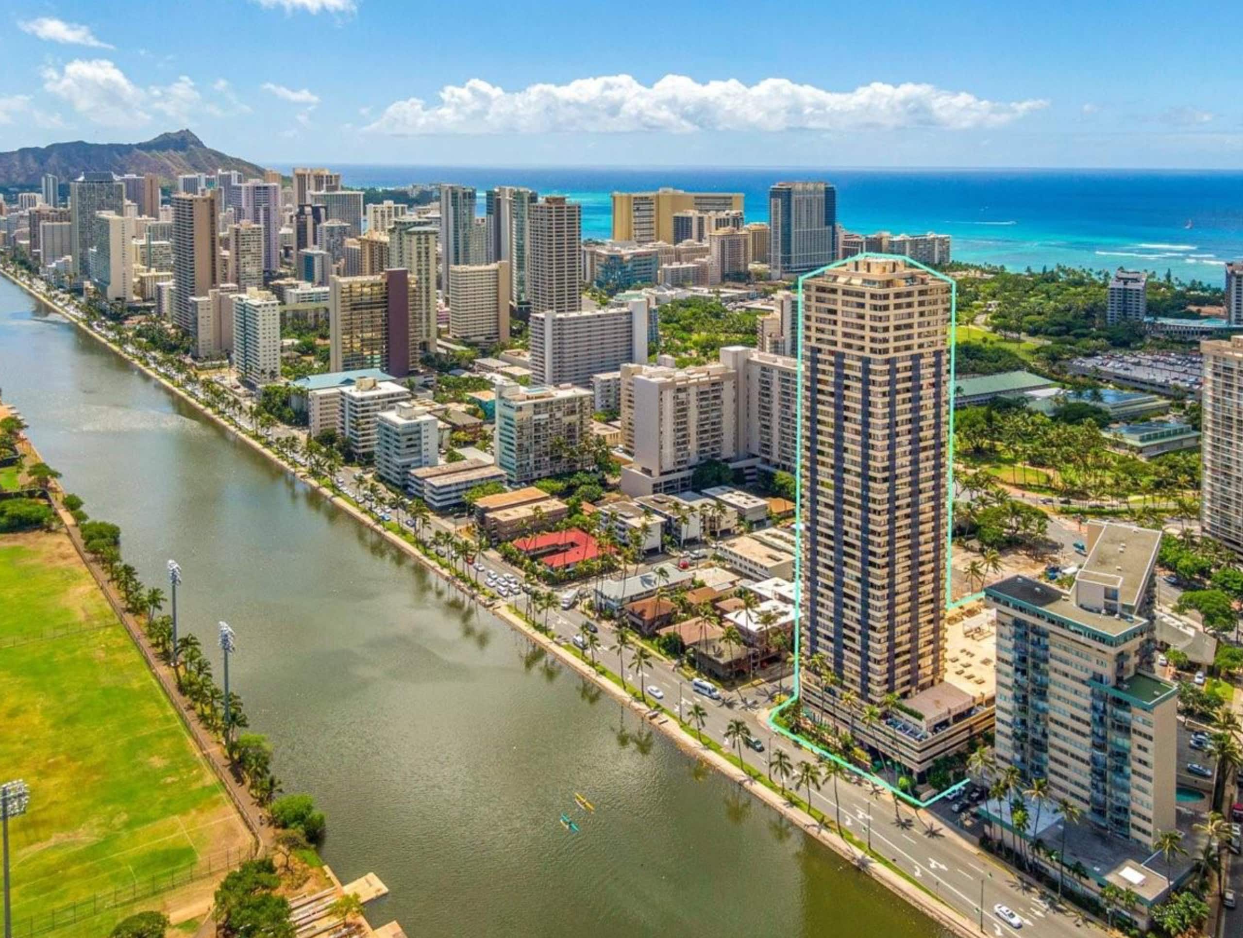 Home in Honolulu · ★4.89 · Studio · 1 bed · 1 private bath - Image 26