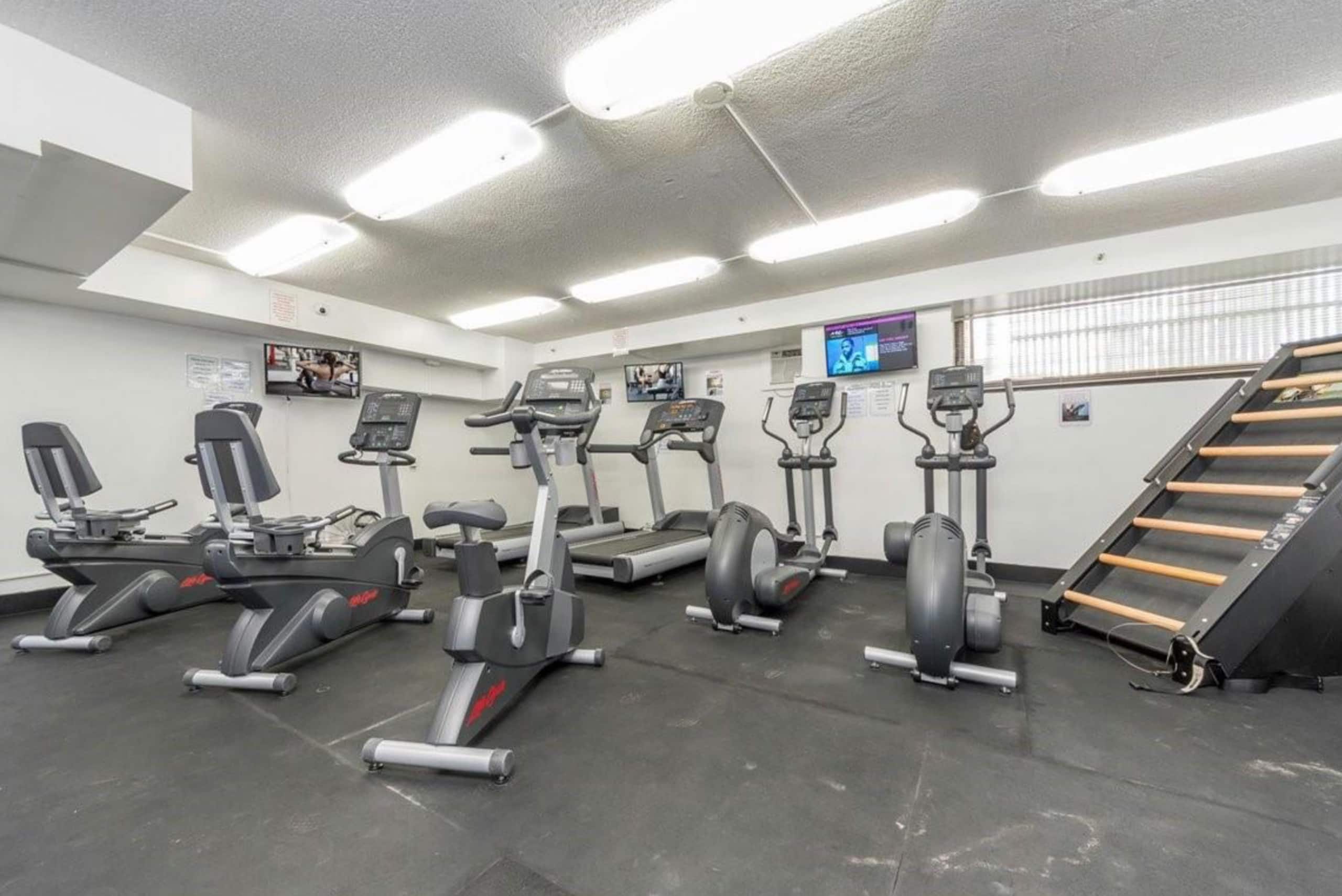 Home in Honolulu · ★4.89 · Studio · 1 bed · 1 private bath - Image 30
