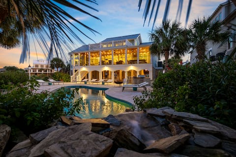 Pop-a-Cork: Waterfront Retreat in Gated Community