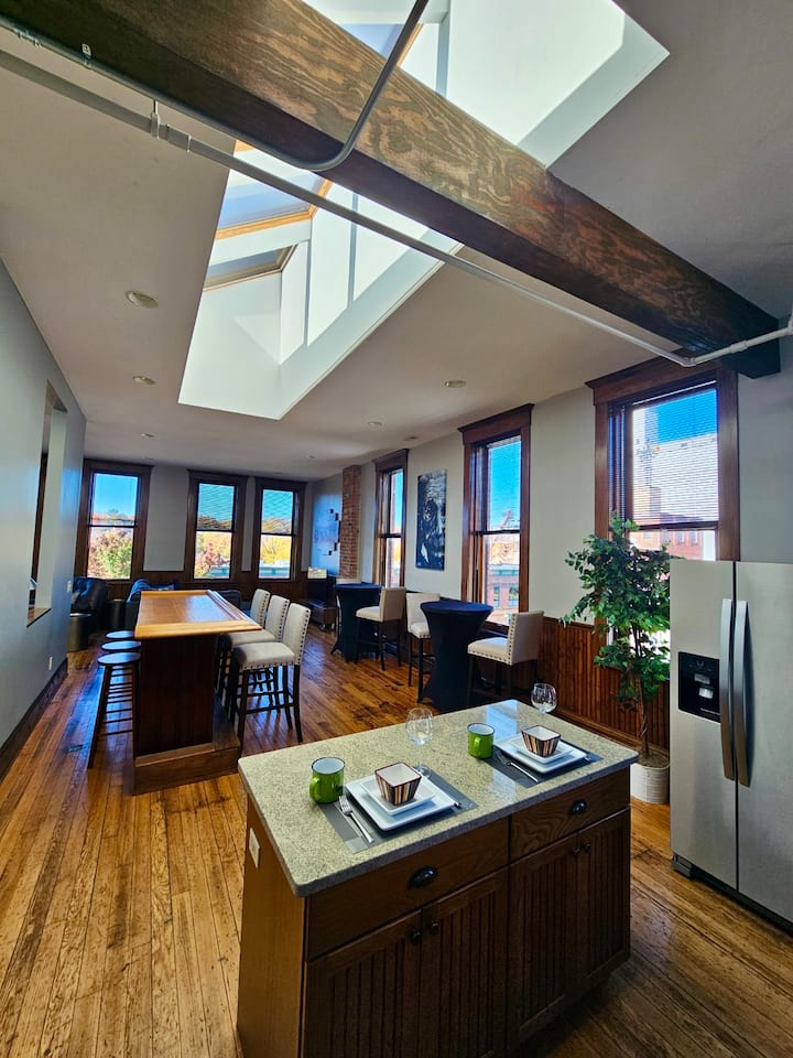 A closer look at Lonely Penthouse Loft For Rent