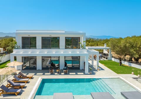 Christian Villa-5min to Beach-Private Pool-Seaview