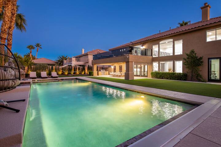 Luxurious Home: Pool, Gym, Cinema, & More gallery image 5