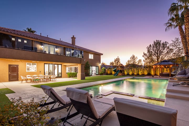 Luxurious Home: Pool, Gym, Cinema, & More gallery image 3