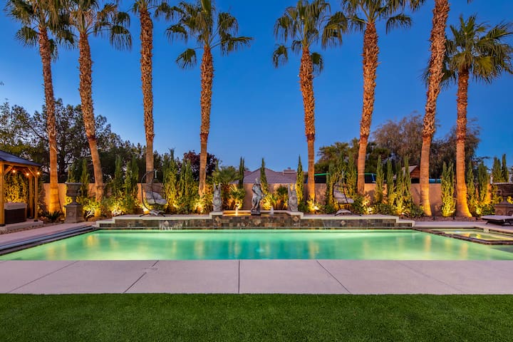 Luxurious Home: Pool, Gym, Cinema, & More