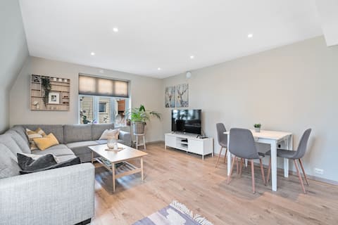 Stylish & Bright Penthouse - Office - 5* Location!