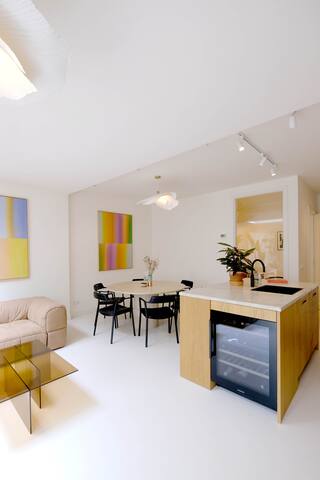 Dreamy designer apartment gallery image 4