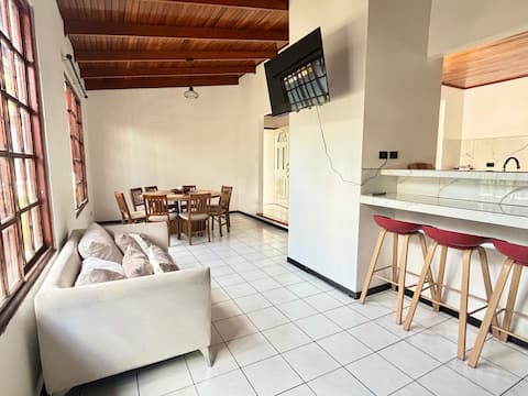 charming house 5 min SJO airport