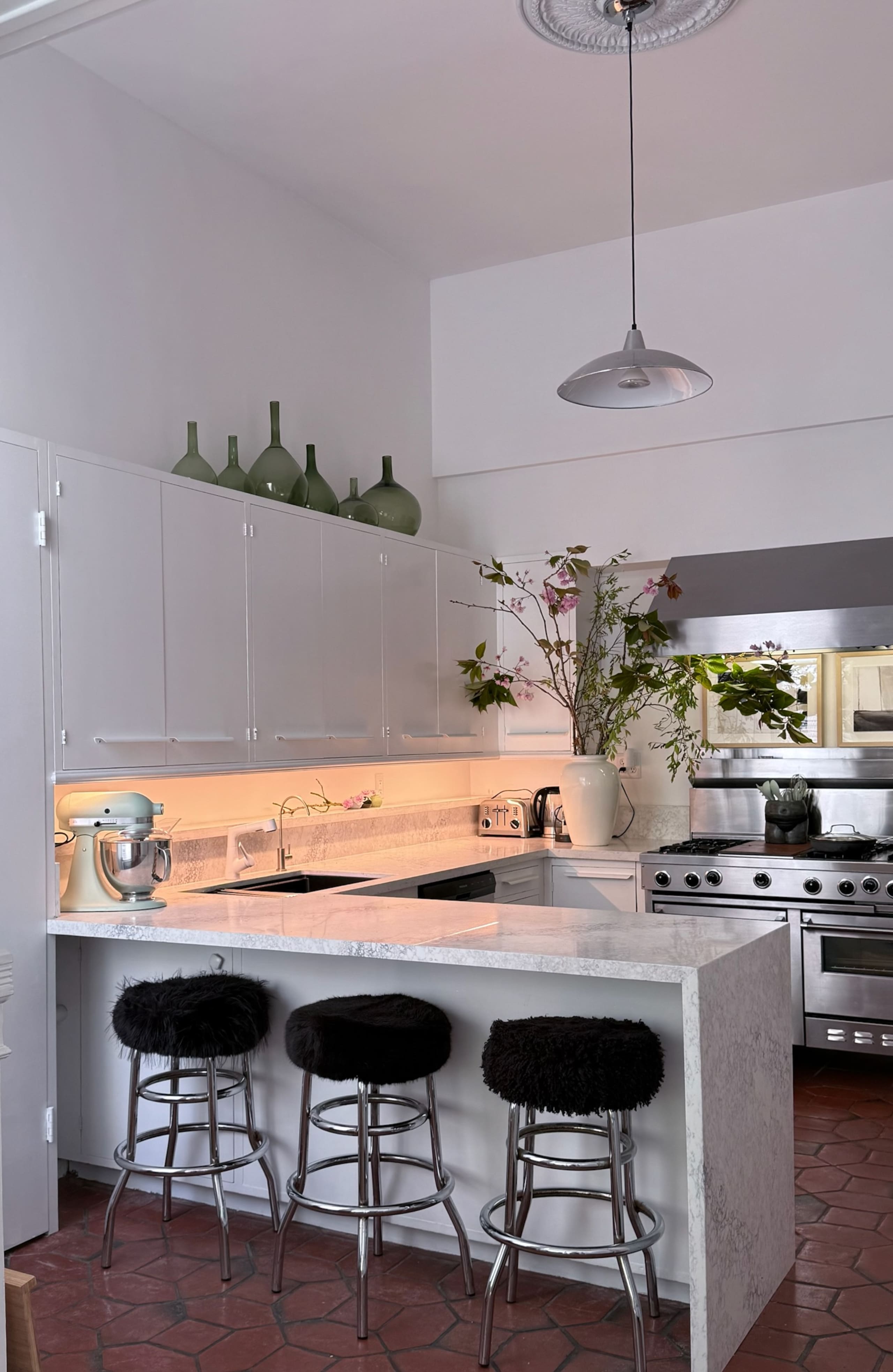 Home in San Francisco · ★4.92 · 2 bedrooms · 2 beds · 2 baths - Image 3