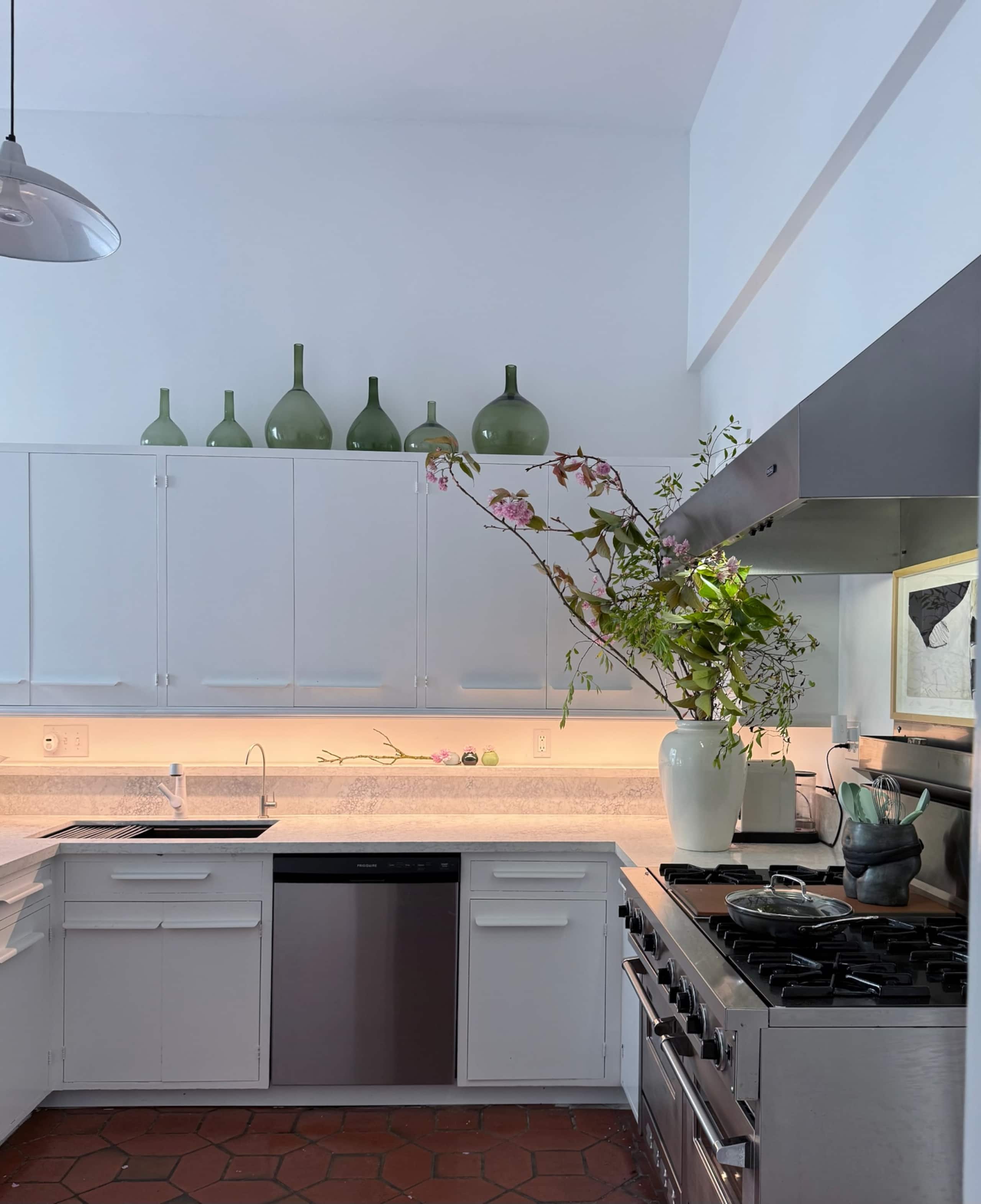 Home in San Francisco · ★4.92 · 2 bedrooms · 2 beds · 2 baths - Image 2