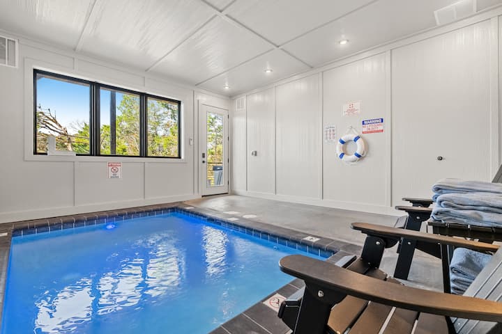 Pool & Pickleball Paradise: Near Water Park!