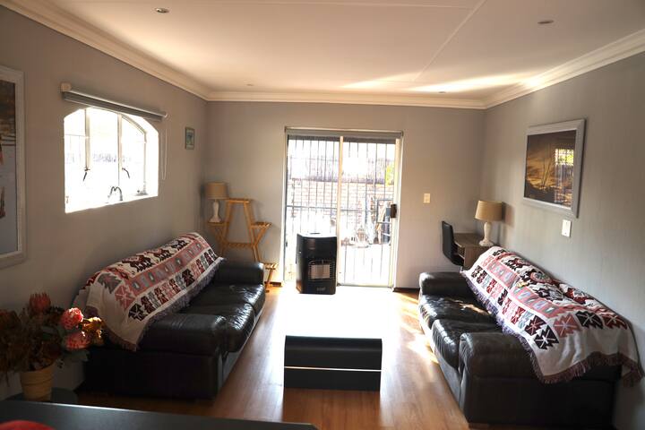 Modern Townhouse Within A Secure Estate. - Pretoria (Dél-Afrika)