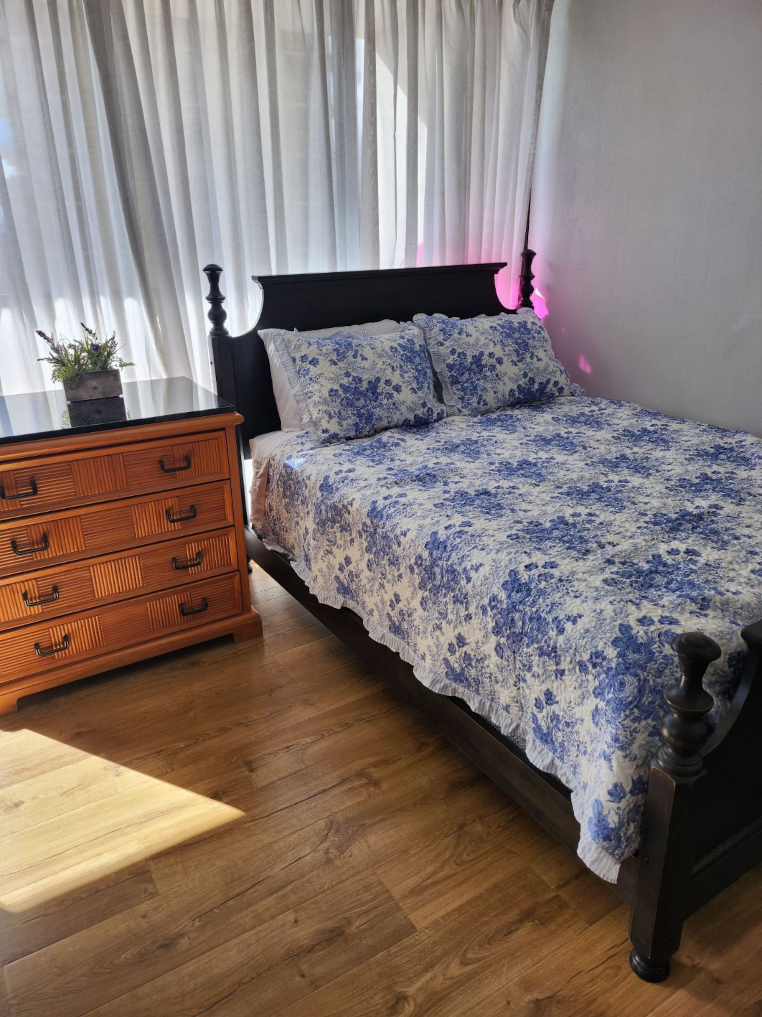 Condo in Honolulu · ★4.81 · 1 bedroom · 3 beds · 1 private bath - Image 14