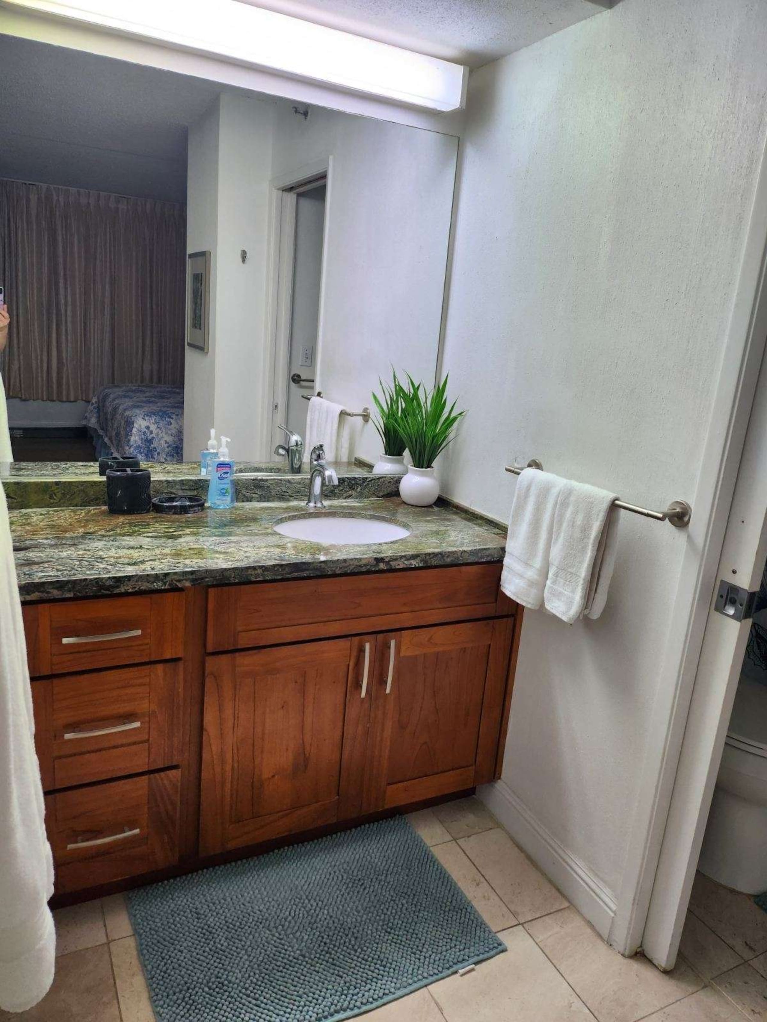 Condo in Honolulu · ★4.81 · 1 bedroom · 3 beds · 1 private bath - Image 17
