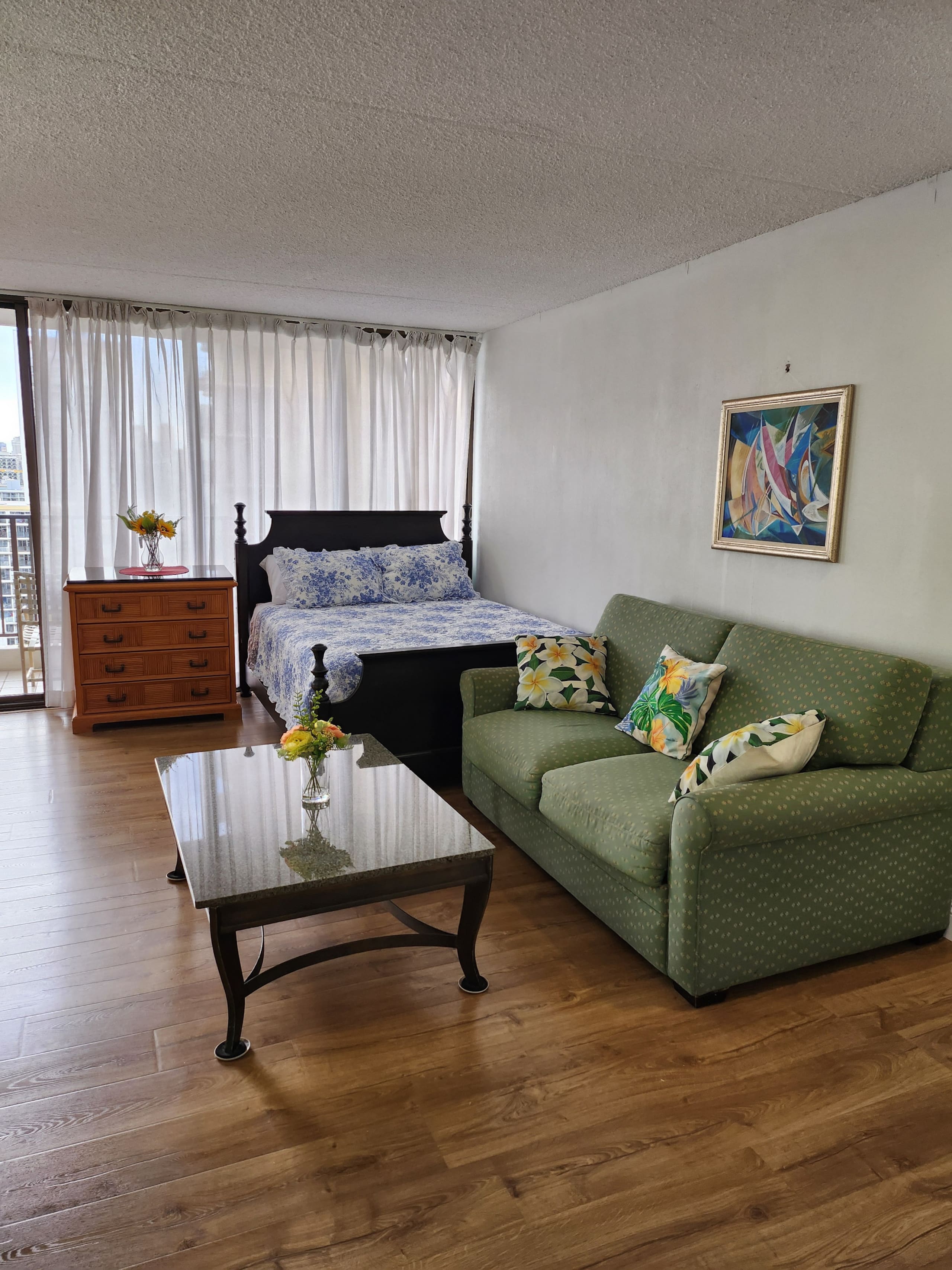 Condo in Honolulu · ★4.81 · 1 bedroom · 3 beds · 1 private bath - Image 5
