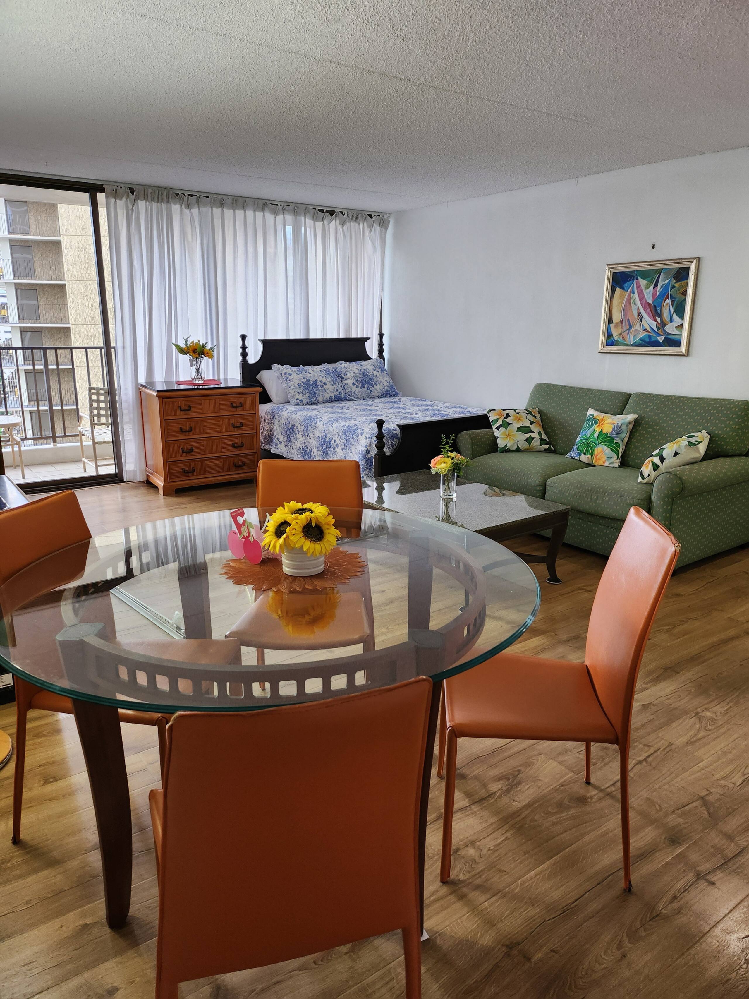 Condo in Honolulu · ★4.81 · 1 bedroom · 3 beds · 1 private bath - Image 4