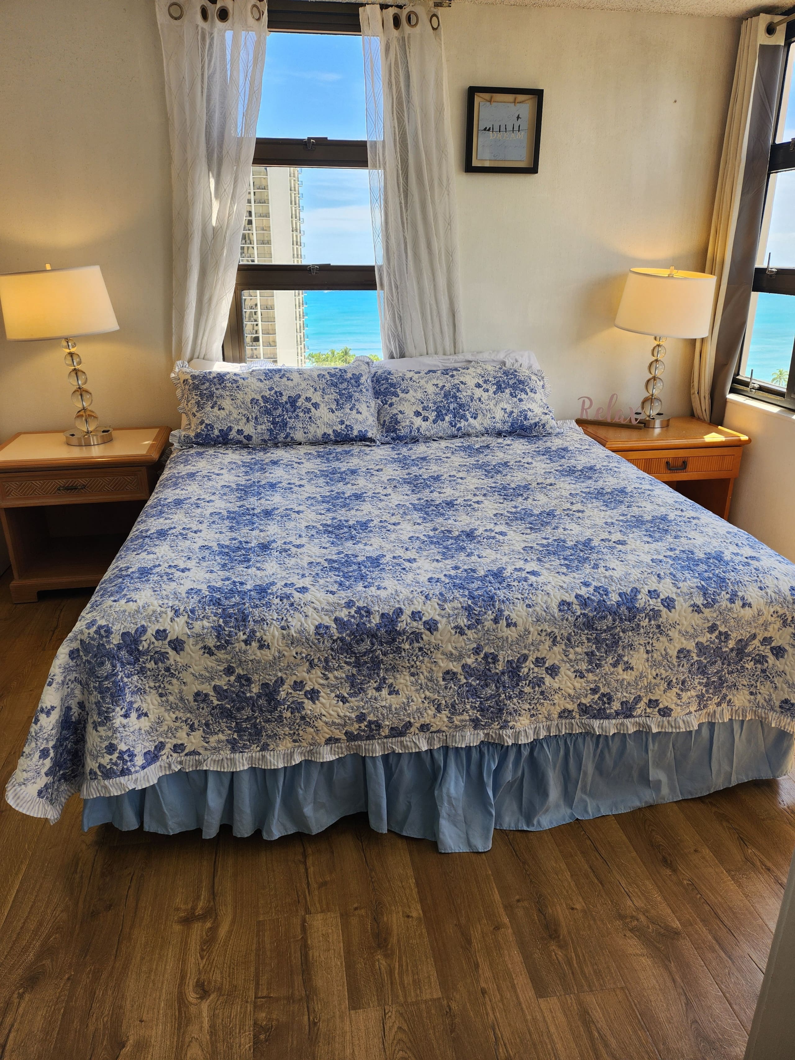 Condo in Honolulu · ★4.81 · 1 bedroom · 3 beds · 1 private bath - Image 12