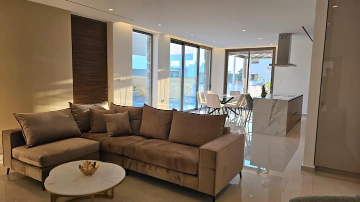 Stay: Oasis Luxury Villa (5) |Heated Pool |Jacuzzi - アヤナパ