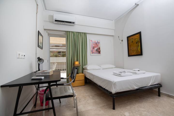 Spacious 3 Bedroom Apartment With Large Balcony gallery image 2