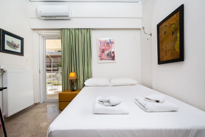 Spacious 3 Bedroom Apartment With Large Balcony gallery image 4