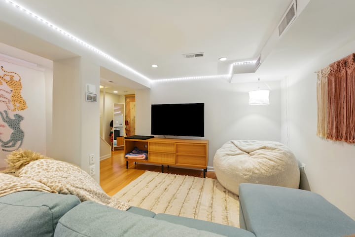 Bright 1br Apt: Park Off-street, Patio W/fireplace - Hyattsville, MD