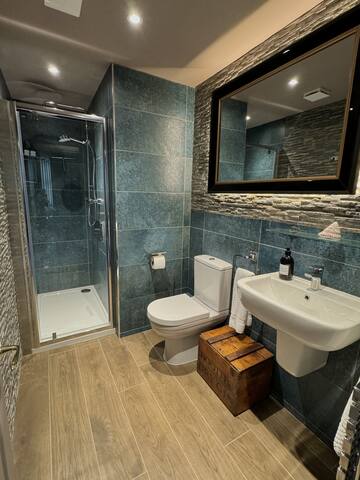 The St George: A Beautiful and Spacious Apartment gallery image 5