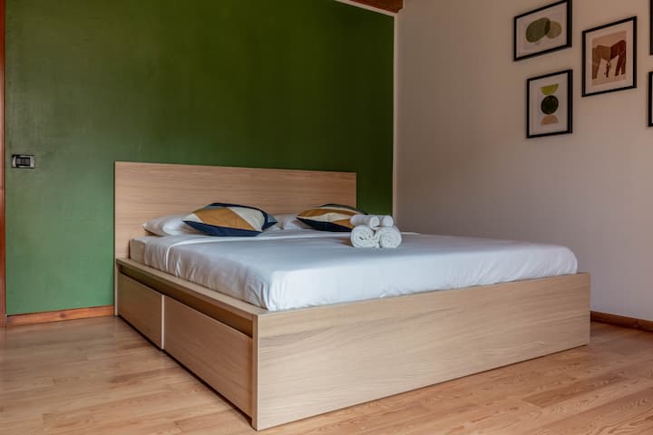 Zweites Schlafzimmer mit Kingsize-Bett 180x200cm mit Memory-Matratze. 