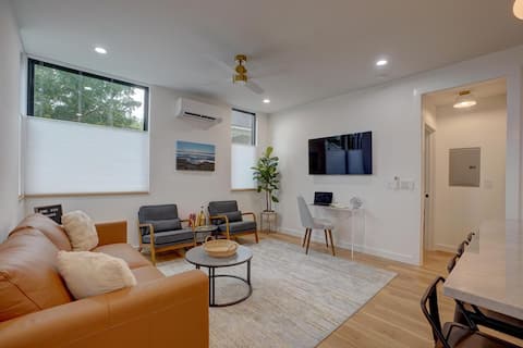 Successful Airbnb property: Parks & Dining, Greenway, ConventionCtr 1m, PetsOK in Thompson Hunter
