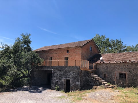 Beautiful renovated farmhouse 9/11 people