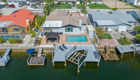 Haven Waterfront Walk to Beach, Pool,Kayak, Games!