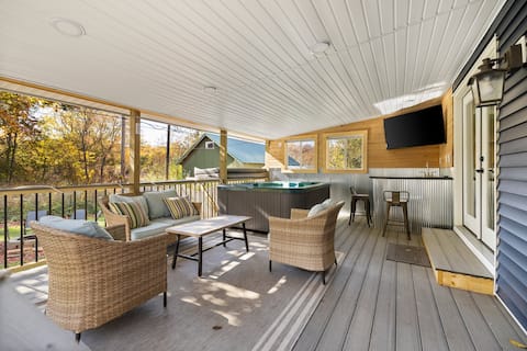 Heated Pickleball
Game Room
Hot Tub 
Crystal Mtn