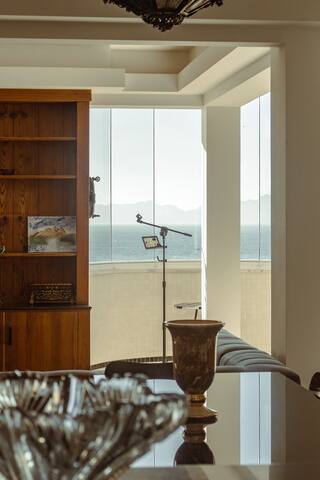 Beachfront Copacabana Art Déco Charm gallery image 3