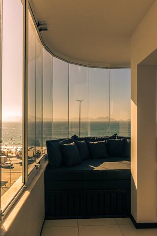 Beachfront Copacabana Art Déco Charm gallery image 4