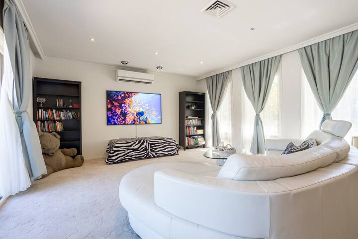 Brighton Blissful | A Poolside Coastal Retreat gallery image 4