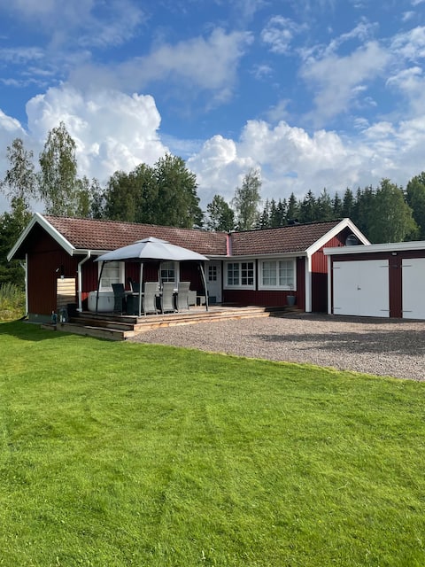 Cozy house with proximity to the lake Västra Örten.