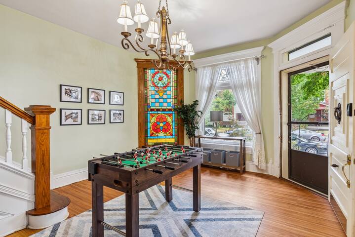 Short North Victorian Oasis 5br w Hot Tub, Peleton gallery image 4