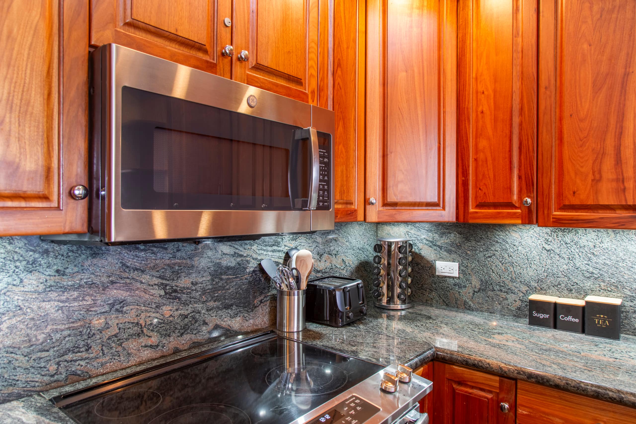 Condo in Lahaina · ★4.81 · 3 bedrooms · 4 beds · 2 private baths - Image 25