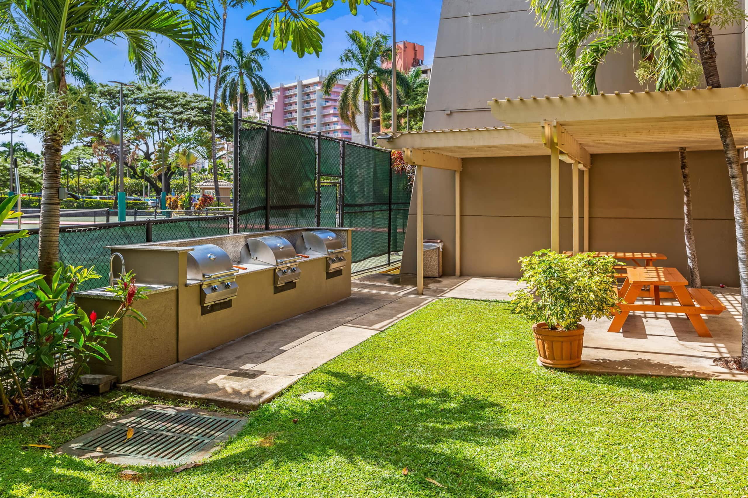 Condo in Lahaina · ★4.81 · 3 bedrooms · 4 beds · 2 private baths - Image 77