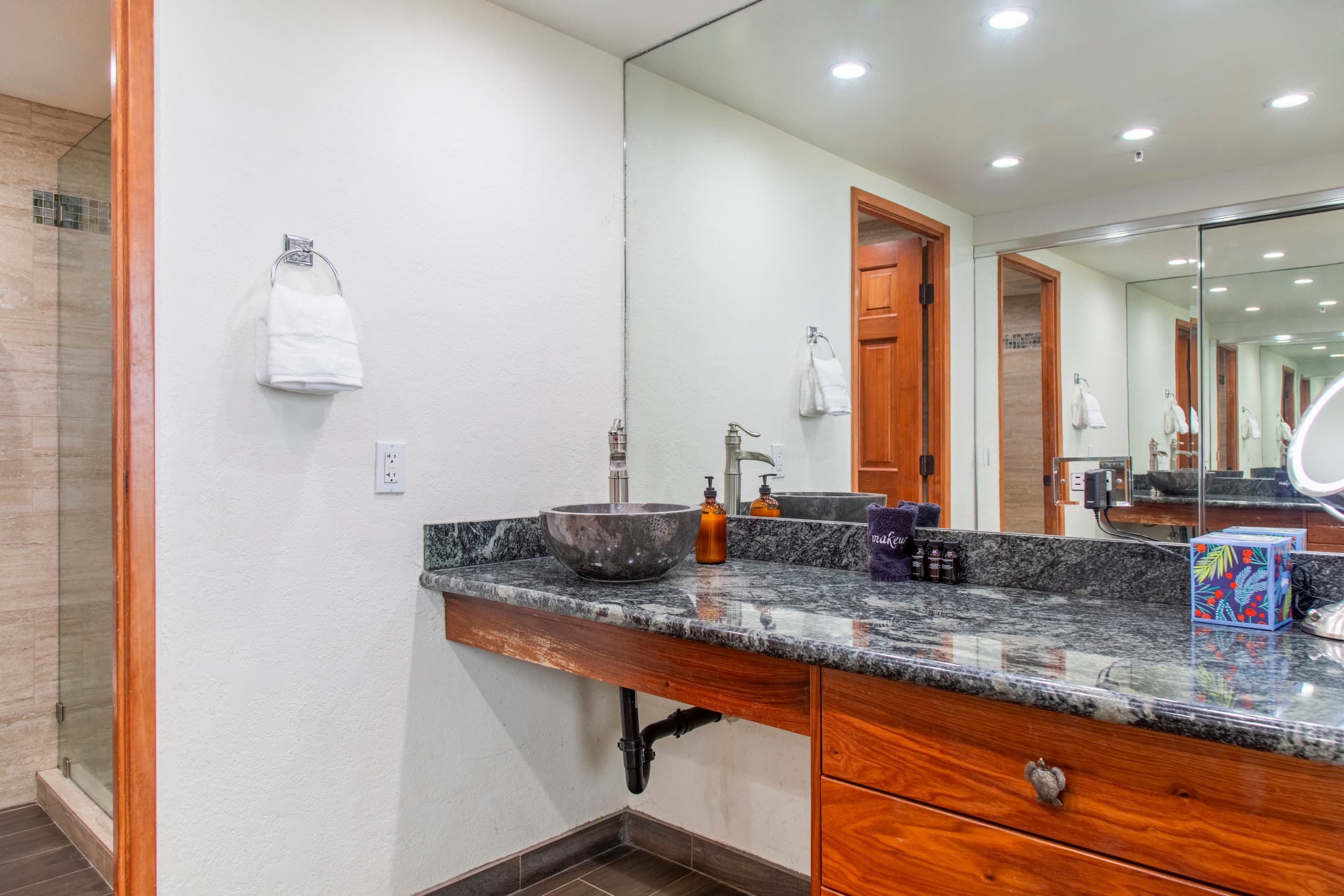 Condo in Lahaina · ★4.81 · 3 bedrooms · 4 beds · 2 private baths - Image 36