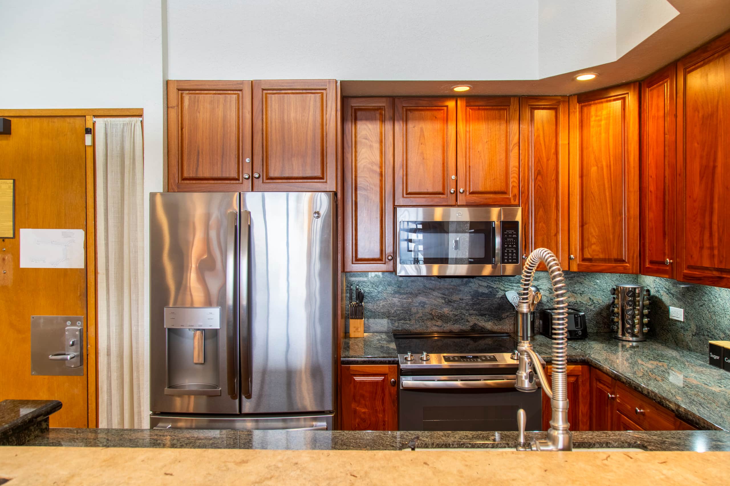 Condo in Lahaina · ★4.81 · 3 bedrooms · 4 beds · 2 private baths - Image 22