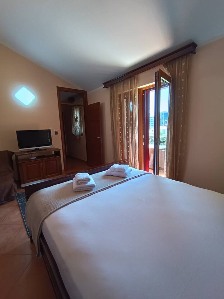 Ambienti i dhomës së gjumit