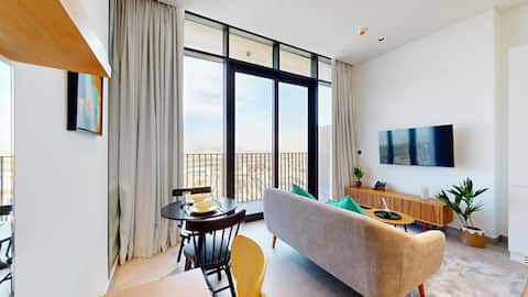 Popular Airbnb listing: One Bed: Skyline Views with Balcony in Al Barsha South Fifth